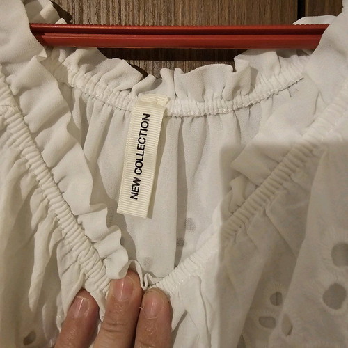 Broderie Anglaise Eyelet White Blouse used, off-the-shoulder style