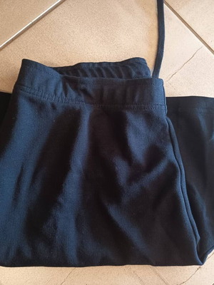 Stradivarius black sports shorts new, size L