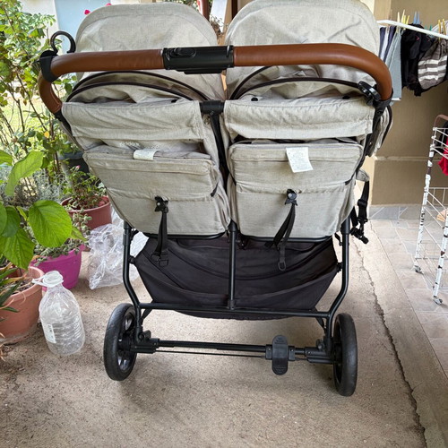 Kiddo Twin Stroller like new with accessories