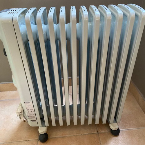 Delonghi TRRS1225 Electric Oil Radiator 2500 Watts like new