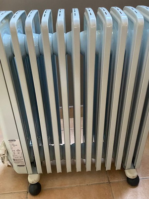 Delonghi TRRS1225 Electric Oil Radiator 2500 Watts like new