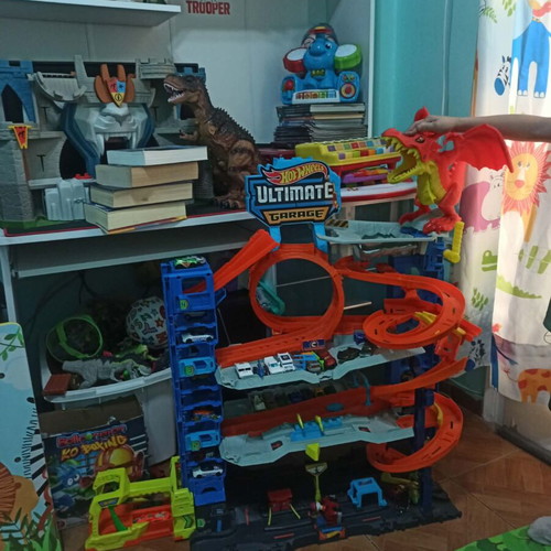 Hot Wheels Ultimate Garage like new