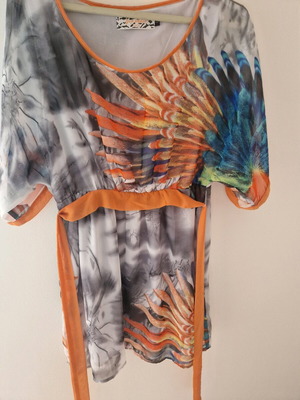 Printed dress like new with lining and belt, size L