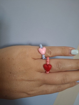 Elastic beaded ring with heart charm