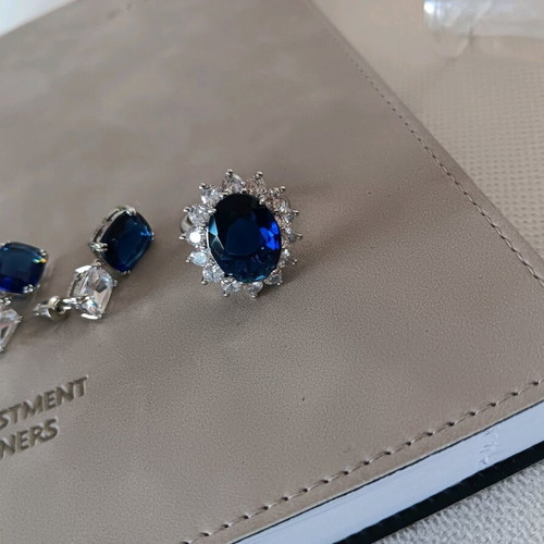 Silver jewelry set with blue polyhedral zirconia new