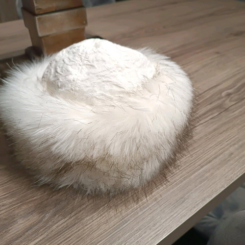 White Russian hat like new with adjustable size
