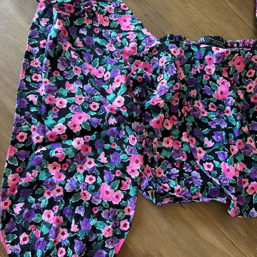 Cropped blouse Zara like new, medium size, black with pink flowers