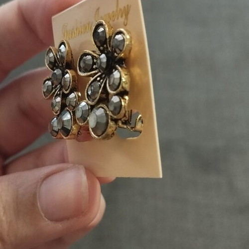 Vintage clip-on earrings with anthracite strass stones