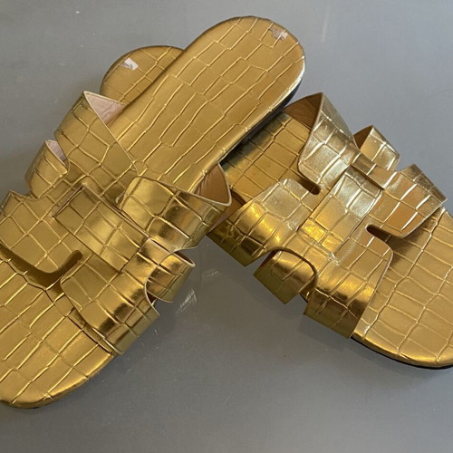 Gold Sandals like new, unique design, size 39