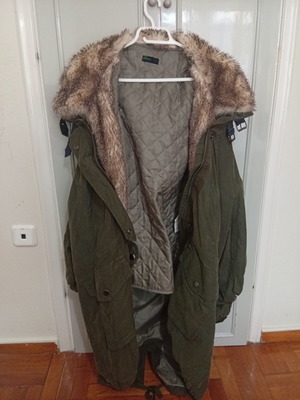 Benetton women's parka jacket like new, khaki with hood and lining