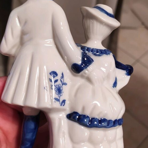Porcelain decorative couples like new, set of two pieces