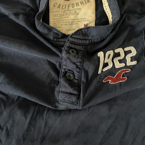 Hollister medium t shirt like new, white and blue