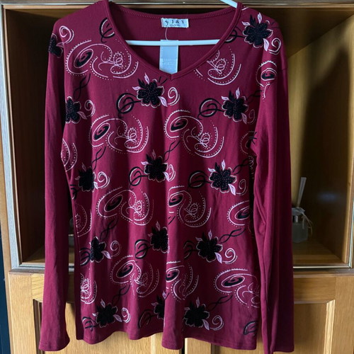 Red blouse with designs new, sizes XL and XXL