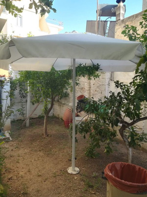 Ομπρέλα μεταχειρισμένη με αλουμινένιο κοντάρι και βάση, διάμετρος 2,9μ