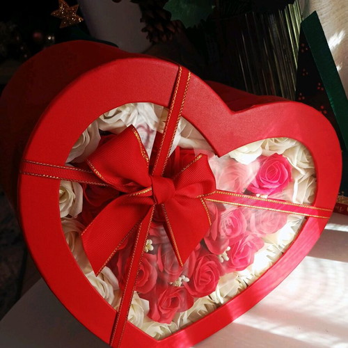 Soap leaf roses in gift box new