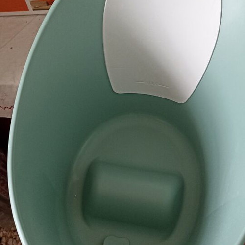 Snuggle Baby Bath Tub like new, missing one anti-slip foot