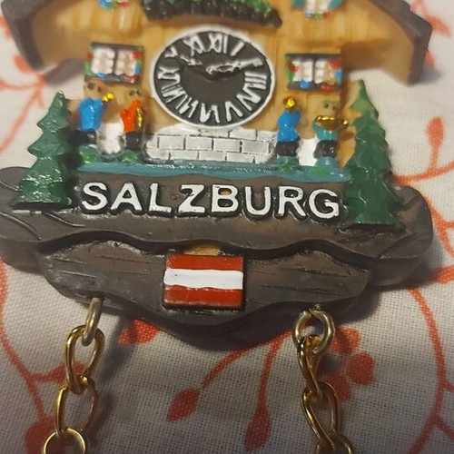 Set of 2 magnets new, Austria and Salzburg