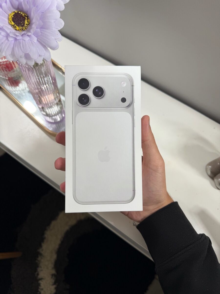 iPhone 17 Pro Max 256GB запечатан в… - € 1.250,00 - Vendora.bg