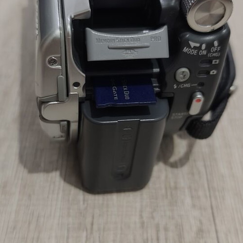 Sony Handycam DCR-DVD505E vintage video camera used with original box