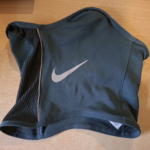Nike Winter Warrior Neck Gaiter like new with sweat-wicking technology