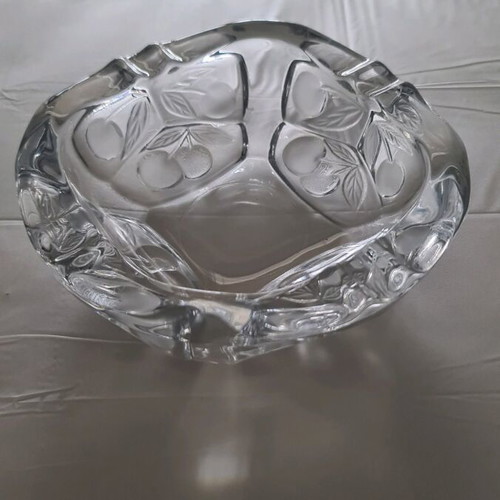 Vintage ashtray like new with embossed designs
