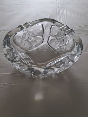 Vintage ashtray like new with embossed designs