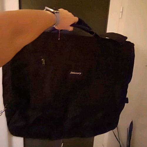 Suit bag like new, black, with zippers and detachable hanger