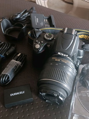 Nikon D-5000 DSLR σαν καινούργιο με μπαταρία και τσάντα μεταφοράς