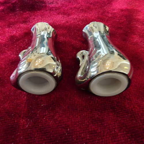 Vintage swan salt and pepper set like new, silver finish