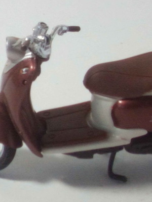 YAMAHA ΜΙΝΙΑΤΟΥΡΑ SCOOTER 1/18 YJ50R VINO