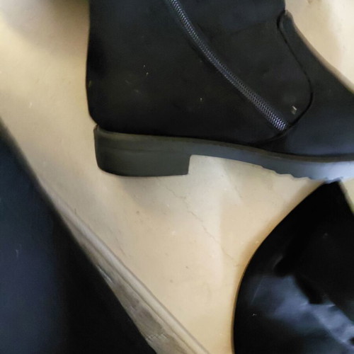 Suede boots size 38 like new with inner fur black