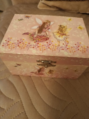 Pink jewelry box used, suitable for children and adults