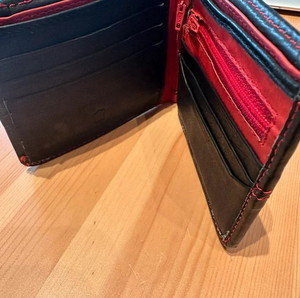Μαύρο/κόκκινο δερμάτινο πορτοφόλι genuine leather