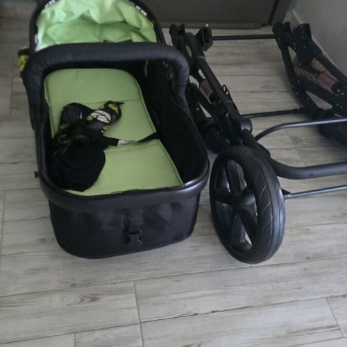 MOLI baby stroller like new with bassinet and bed functions