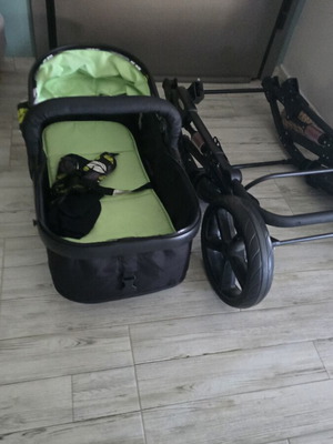 MOLI baby stroller like new with bassinet and bed functions
