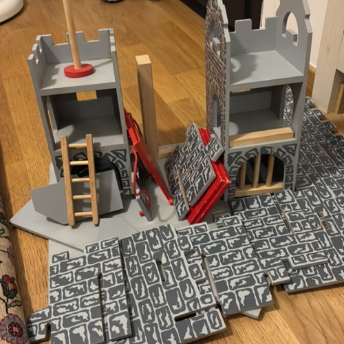 Le Toy Van Wooden Red Camelot Castle used