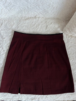 Φούστα ψηλομέση κόκκινη με σκίσιμο σαν καινούργιο