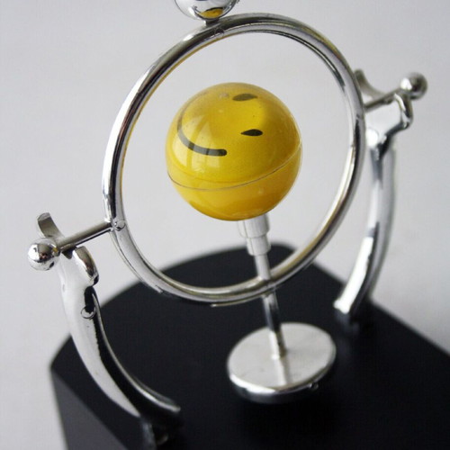 Vintage 80's Magnetic Disk Pendulum Smile Taiwan new