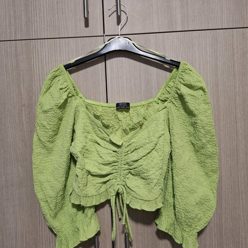 Bershka light green top with puff sleeves and zipper, new size M