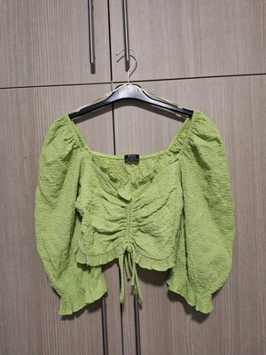 Bershka light green top with puff sleeves and zipper, new size M