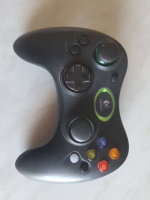 Logitech Wireless Controller like new, missing battery cover