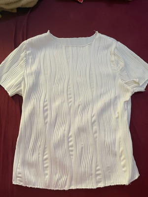 White Shein short-sleeve top like new, embossed, size M