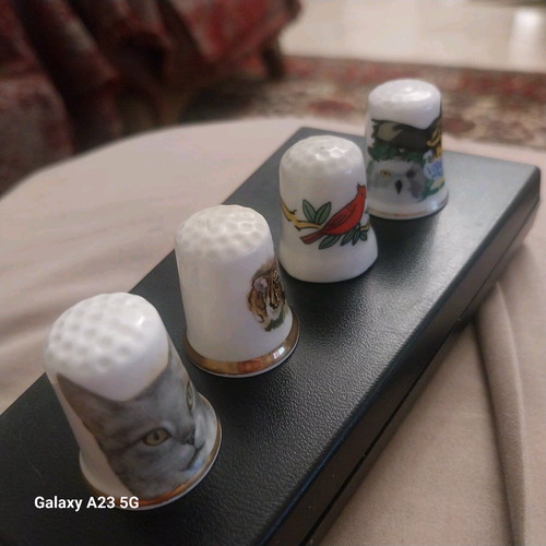 Souvenir thimbles like new
