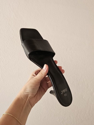Zara δερμάτινα πέδιλα νούμερο 39 μαύρα μεταχειρισμένα