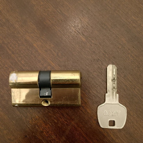 Argo lock cylinder used with one key