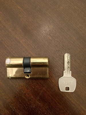 Argo lock cylinder used with one key