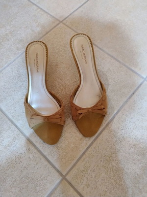 Isaac Mizrahi for Target beige platform sandals, size 37