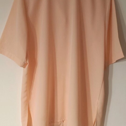 Women's salmon shirt like new with embroidered collar detail