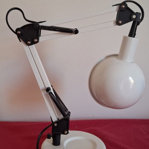 Multi-position desk lamp like new