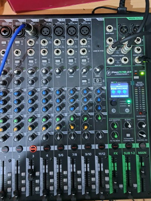 Mackie ProFX12v3+ audio mixer like new